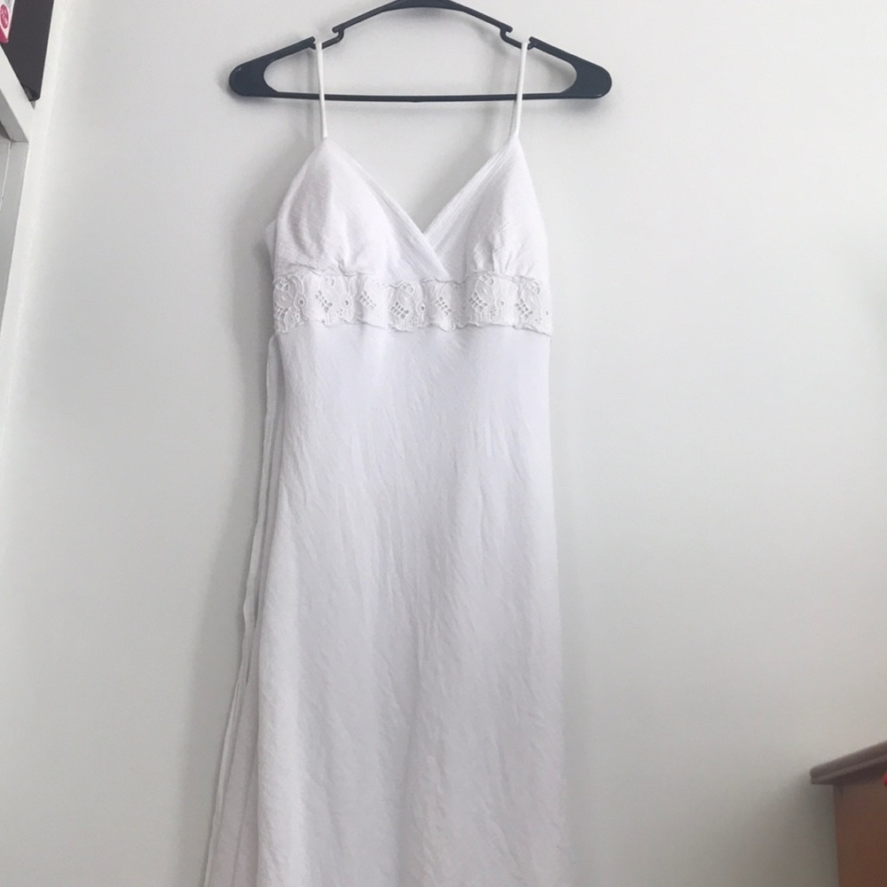 Medium White sundress, ties under bust. Noodle straps. Padded bra. White slip.